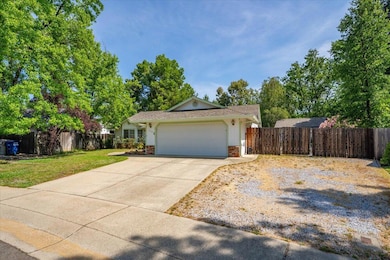 978 Fountain Cir, Redding, CA 96003 - photo 3