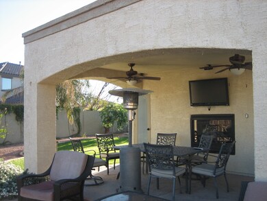 Pool House w 1/2 Bath