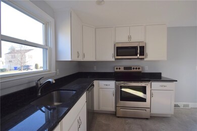 Bright & Sunny Kitchen