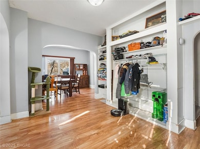 2731 Franklin Ave, Des Moines, IA 50310 - photo 2