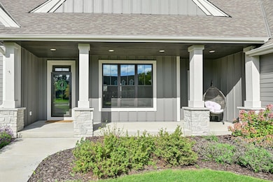 W248N2151 Kettle Cove Ct, Pewaukee, WI 53072 - photo 3