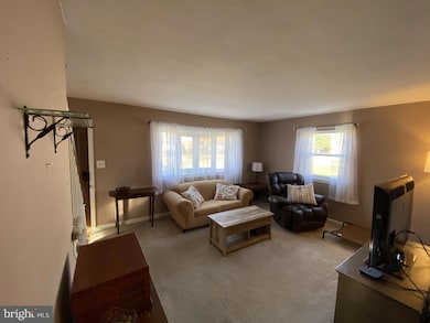 306 Broomall St, Folsom, PA 19033 - photo 3