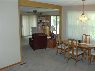 LR/DR view to Family Rm