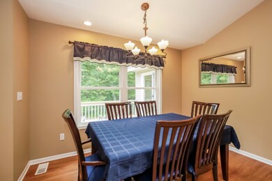 007-Dining_Room-3002945-medium