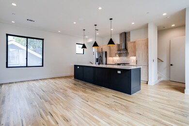 5609 Live Oak St unit 202, Dallas, TX 75206 - photo 3