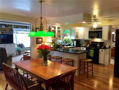 Eat-in Kitchen
