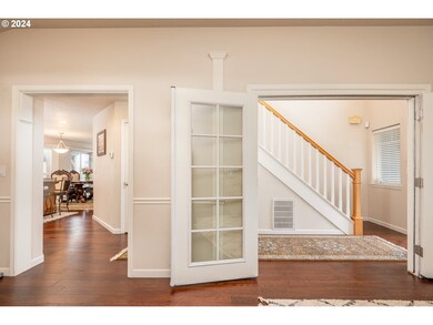 Living Room/Entrance