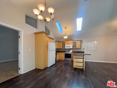 15426 Camarillo St, Los Angeles, CA 91403 - photo 4