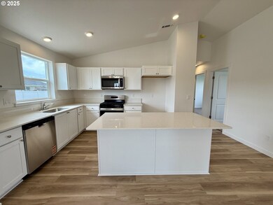 210 SW Sparrow St, Boardman, OR 97818 - photo 5