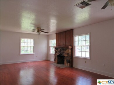 972 & 970 E Weinert, Seguin, TX 78155 - photo 4