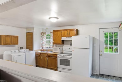 1628 Ballahack Rd, Chesapeake, VA 23322 - photo 4