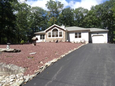 223 Robin Ct, Bushkill, PA 18324 - photo 2