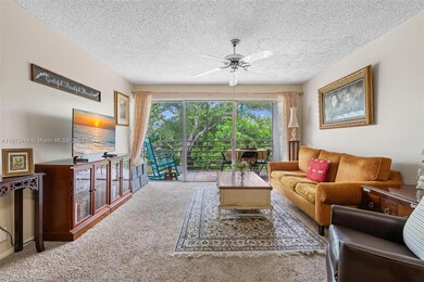 8421 Lagos de Campo Blvd unit 306T, Tamarac, FL 33321 - photo 4