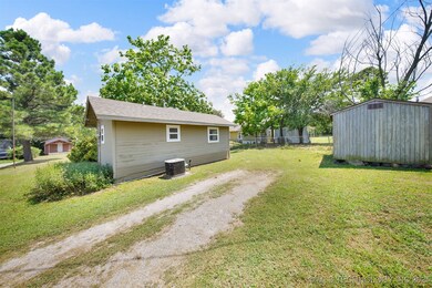 307 N Hartman Ave, Cushing, OK 74023 - photo 3