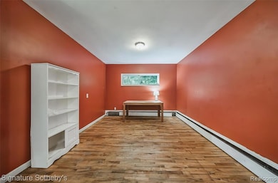 Large bonus room off the kitchen