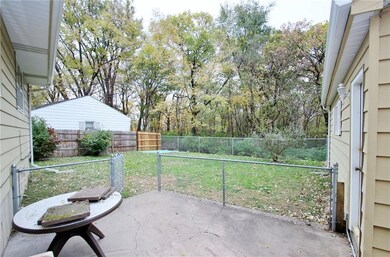 4027 Timber Ln, Des Moines, IA 50317 - photo 2