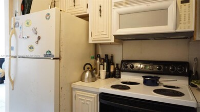 7925 Carlyle Ave unit 301, Miami Beach, FL 33141 - photo 6