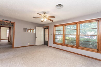 1711 E Garnett St, Gainesville, TX 76240 - photo 2