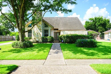 1810 Eagles Cove, Friendswood, TX 77546 - photo 2