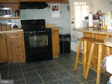 6109 Sargent Rd, Hyattsville, MD 20782 - photo 5