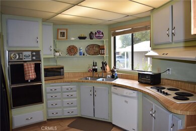 24524 Cornstalk Rd, Wildomar, CA 92595 - photo 2