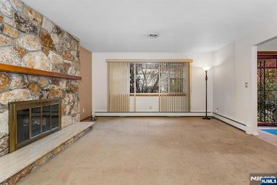 33 Chobot Ln, Elmwood Park, NJ 07407 - photo 4