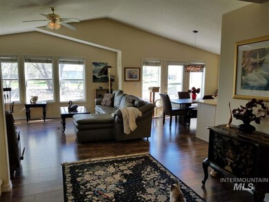324 S Valley Dr, Nampa, ID 83686 - photo 2
