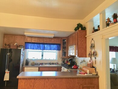 Kitchen breakfast bar