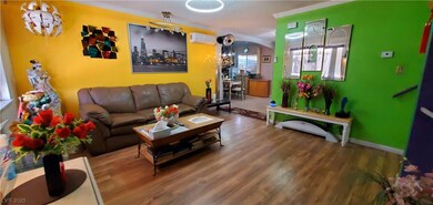 LAMINATE WOOD FLOORING