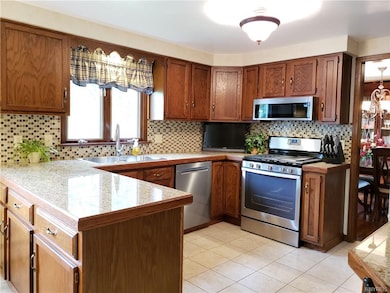 937 Castlebar Dr, North Tonawanda, NY 14120 - photo 7