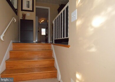 1008 Circle Dr, Halethorpe, MD 21227 - photo 2