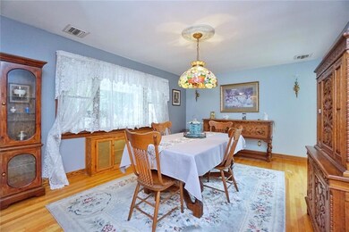 578 Drumgoogle Rd E, Staten  Island, NY 10312 - photo 7