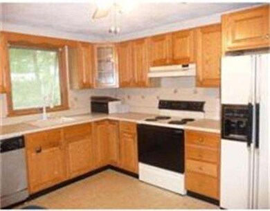 94 Atkinson Dr, Bridgewater, MA 02324 - photo 5