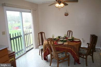 26425 Meadow Wood Dr, Mechanicsville, MD 20659 - photo 4