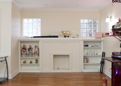 6449 N Fairfield Ave, Chicago, IL 60645 - photo 4