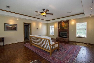 LARGE LIVING ROOM, REAL WOOD FLOORS ARE GORGEOUS