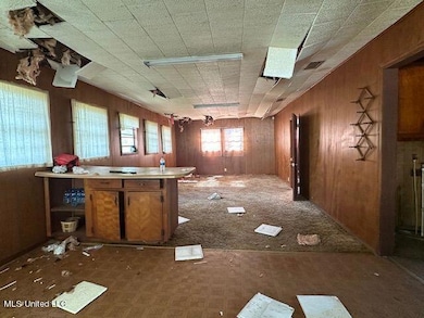 4512 2nd st greatroom