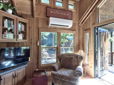 Living Room/Entrance