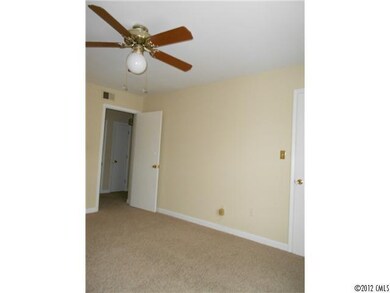 Bedroom - This unit also has a ceiling fan in the 