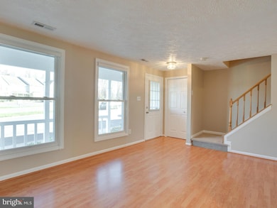 22390 Stablehouse Dr, Sterling, VA 20164 - photo 4