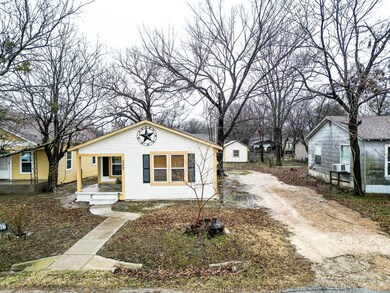 307 Avenue A, Ennis, TX 75119 - photo 4