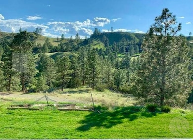 Live in the country but minutes from Billings