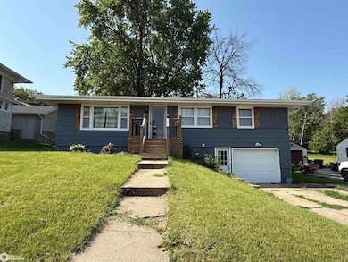 911 Broadway St, Audubon, IA 50025 - photo 2