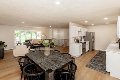 206 7th St, Nevada, IA 50201 - photo 2