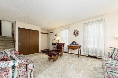 1718 Carrigallen Ln, Columbus, OH 43228 - photo 3