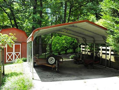 5511 Fallingbrooks Dr, Greensboro, NC 27407 - photo 3