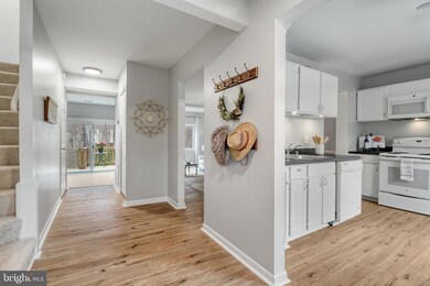 3037 Mission Square Dr, Fairfax, VA 22031 - photo 5