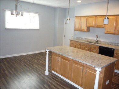 beautiful eat in kitchen w/granite counter tops la