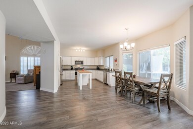Kitchen and Breakfast