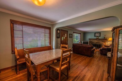 DINING TO LIVING 3157 Mountview Rd 11